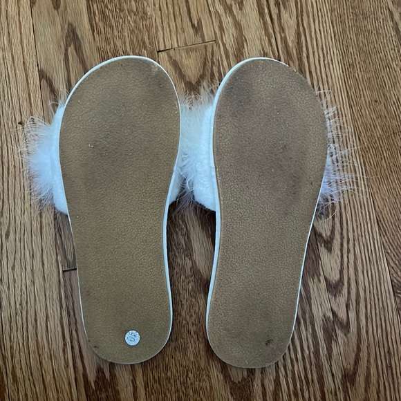 Slippers - Picture 2 of 3